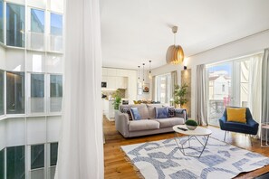 Flat-screen TV - Ribeira11 Design Apartment (Lisbon)