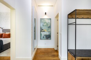 Shower, bidet, towels, soap - Ribeira11 Design Apartment (Lisbon)
