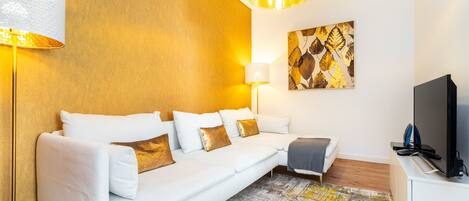 Apartment, 4 Bedrooms, Non Smoking | Living room