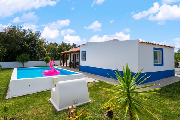 Seasonal outdoor pool