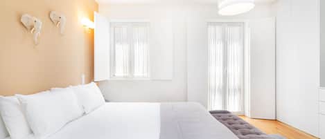 Apartment, 1 Bedroom, Non Smoking | 1 bedroom, travel crib, free WiFi, bed sheets