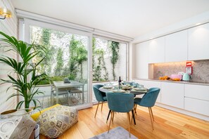 Lägenhet - 1 sovrum - icke-rökare | Vardagsrum | Platt-tv