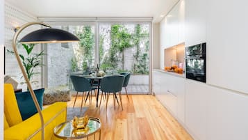 Departamento, 1 habitación, para no fumadores | Sala de estar | Televisión de pantalla plana