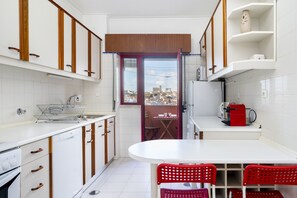 Apartment, 2 Bedrooms, Non Smoking | Private kitchen | Full-size fridge, oven, stovetop, toaster - Damasceno Large Apartment (Lisbon)