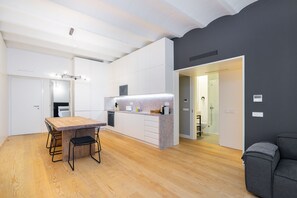 Apartment, 3 Schlafzimmer, Nichtraucher | Eigene Küche | Ofen, Herdplatte, Geschirrspüler, Kochgeschirr/Geschirr/Besteck