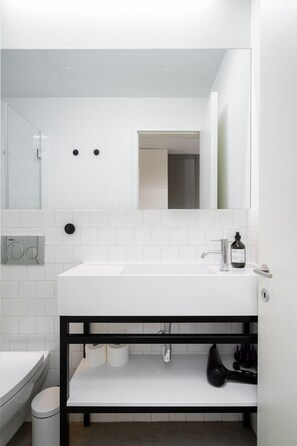 Bathroom - LS48 Prime Location Luxury Duplex (Lisbon)