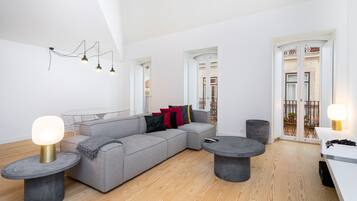 Apart Daire, 3 Yatak Odası, Sigara İçilmez | Oturma alanı | Düz ekran televizyon