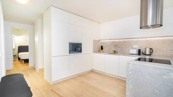 Apart Daire, 3 Yatak Odası, Sigara İçilmez | Özel mutfak | Tam boy buzdolabı, fırın, set üstü ocak, ekmek kızartma makinesi