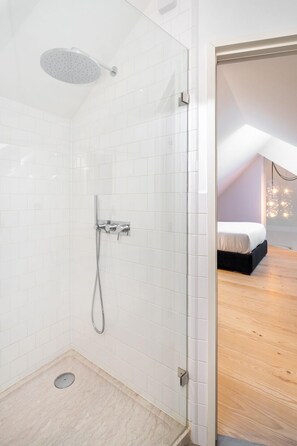 Apartment, 3 Bedrooms, Non Smoking | Bathroom shower - LS48 Prime Location Luxury Duplex (Lisbon)