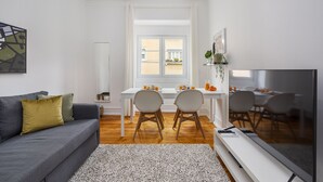 Actor Isidoro 2E | Living area | Flat-screen TV - Hideaway Family Apartment (Lisbon)