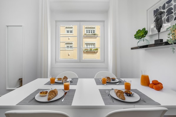 Actor Isidoro 2E | Living area | Flat-screen TV - Hideaway Family Apartment (Lisbon)