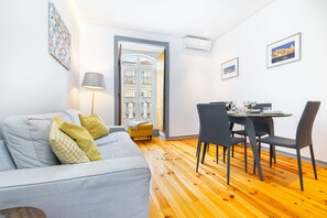 Appartement, 2 chambres, non-fumeur | Salle de séjour | Téléviseur à écran plat