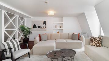 Apartment, 3 Schlafzimmer, Nichtraucher | Wohnbereich | Flachbildfernseher