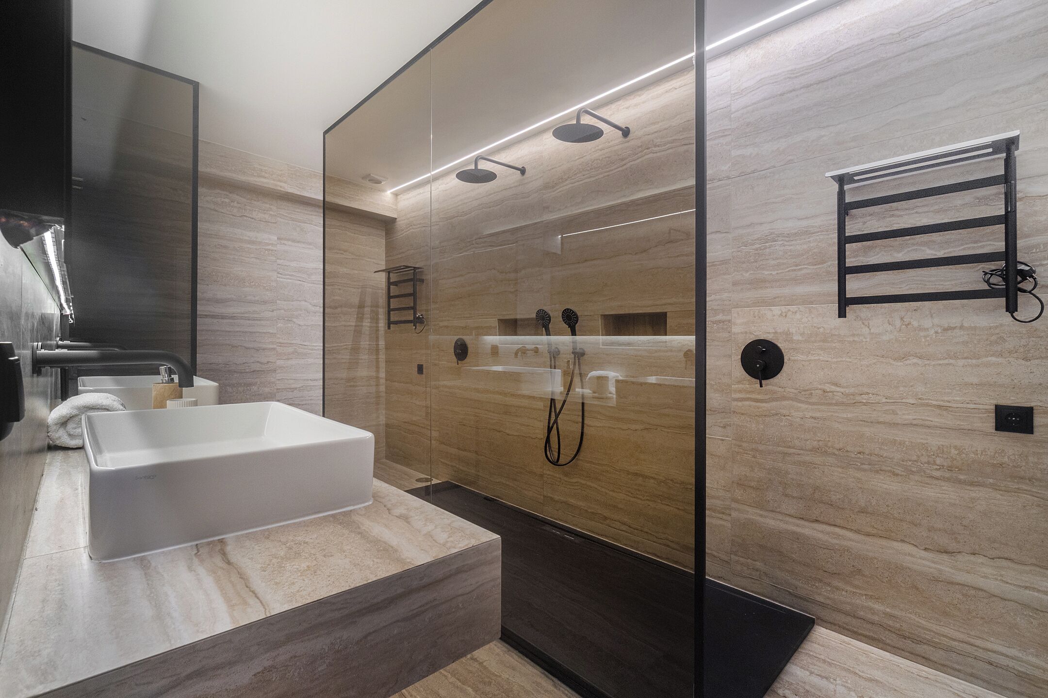 Apartment, 3 Bedrooms, Non Smoking | Bathroom | Shower, towels, soap, shampoo