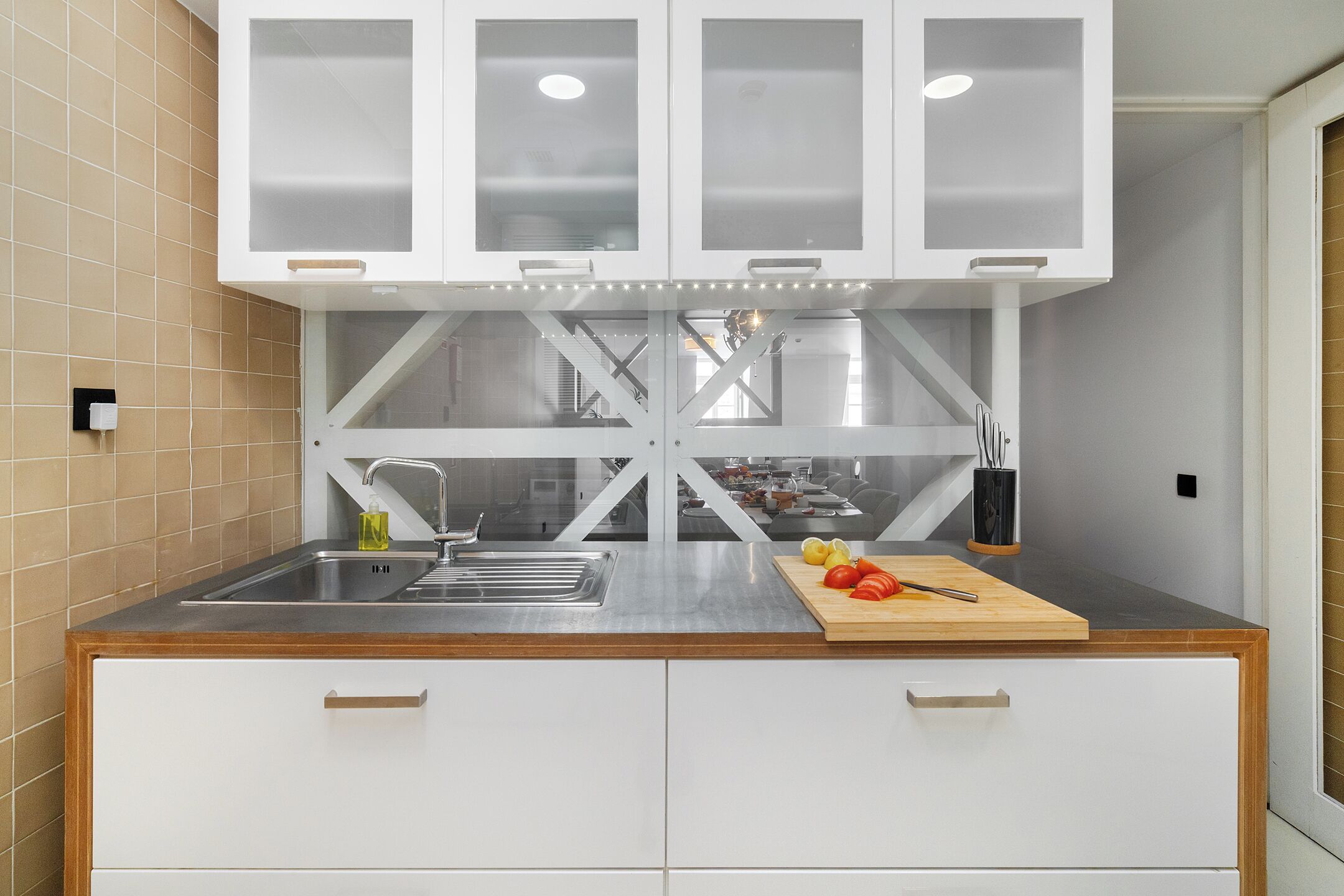 Apartment, 3 Bedrooms, Non Smoking | Private kitchen | Full-size fridge, microwave, oven, stovetop