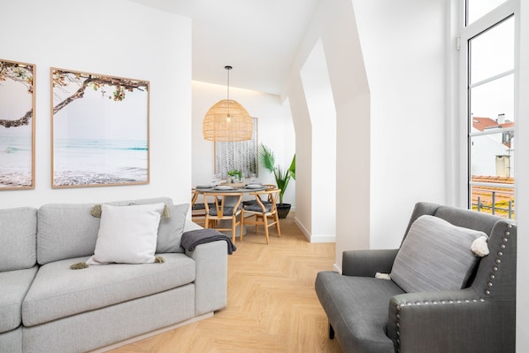 Apartment, 4 Bedrooms, Non Smoking | Living room