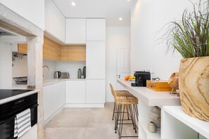 Apartment, 4 Bedrooms, Non Smoking | Private kitchen