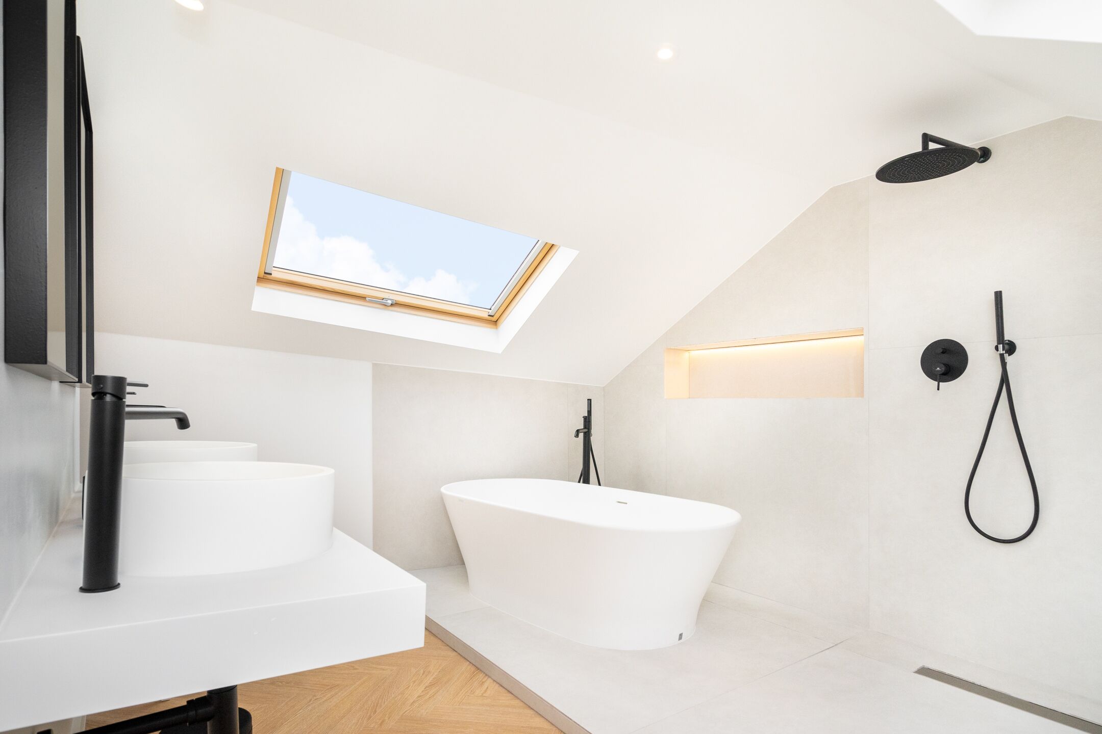 Apartment, 4 Bedrooms, Non Smoking | Bathroom | Shower, towels, soap, shampoo