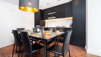 Apartamento, 3 quartos, para não fumantes | Cozinha privada | Geladeira grande, cooktop, cadeirão de bebê