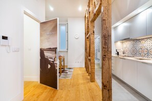 Appartement, 1 chambre, non-fumeurs (Pombalino) | Cuisine privée | Réfrigérateur, plaque de cuisson, bouilloire électrique, grille-pain