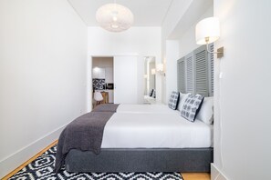 Apartment, 1 Bedroom, Non Smoking (Varina) | Desk, soundproofing, free WiFi, bed sheets