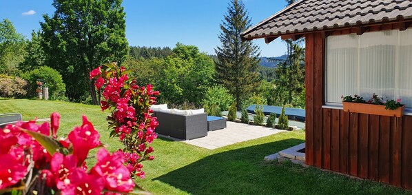 Property grounds - Modern vacation apartment with private garden and fantastic view (Wilhelmsthal)