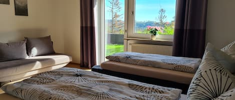 2 Schlafzimmer, Bügeleisen/Bügelbrett, Babybetten, Reisekinderbett