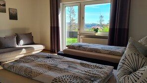2 bedrooms, iron/ironing board, WiFi, bed sheets - Modern vacation apartment with private garden and fantastic view (Wilhelmsthal)