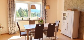 Dining - Modern vacation apartment with private garden and fantastic view (Wilhelmsthal)