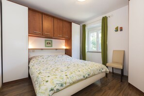 Apartment, 2 Bedrooms | 2 bedrooms, desk, free cribs/infant beds, free WiFi