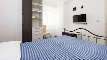 Apartment, 2 Bedrooms | 2 bedrooms, desk, free cribs/infant beds, free WiFi