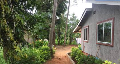 Five bedrooms house with three bathrooms