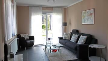 Fernseher, DVD-Player, Stereoanlage