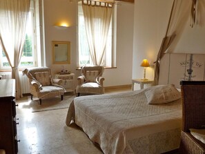 4 bedrooms, free Internet