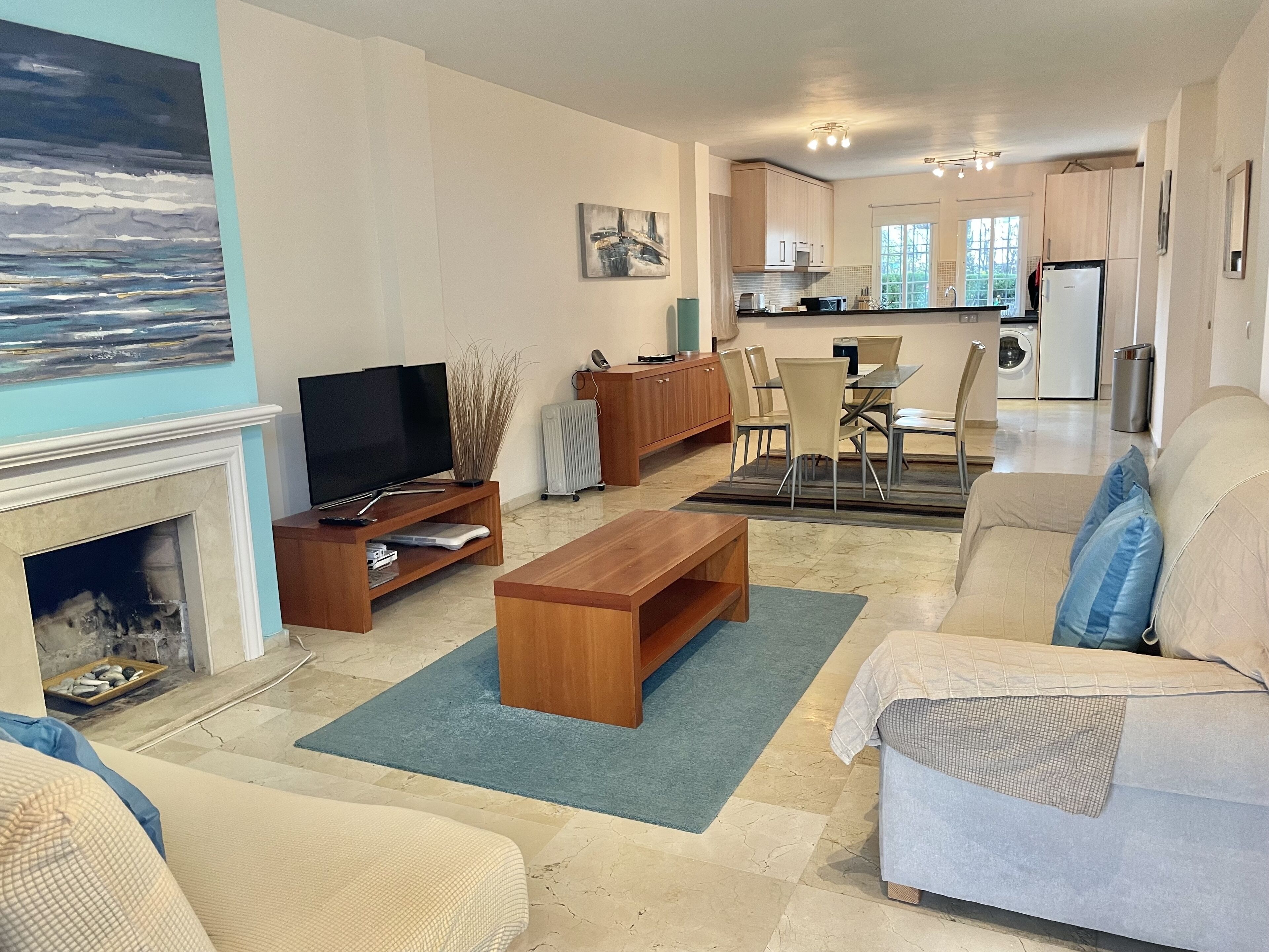 Spacious lounge with double sofabed