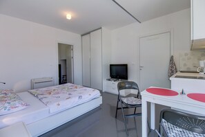 Studio | Desk, bed sheets - Apartment Elias 1 (Mali Losinj)