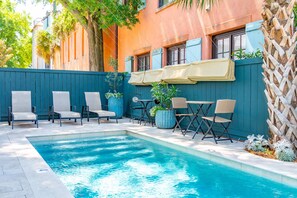 Pool - Cozy Suite in Downtown Charleston with HEATED POOL (Charleston)