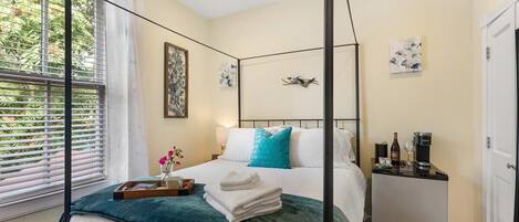 1 bedroom, iron/ironing board, travel crib, WiFi