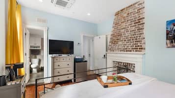 1 bedroom, iron/ironing board, travel cot, WiFi