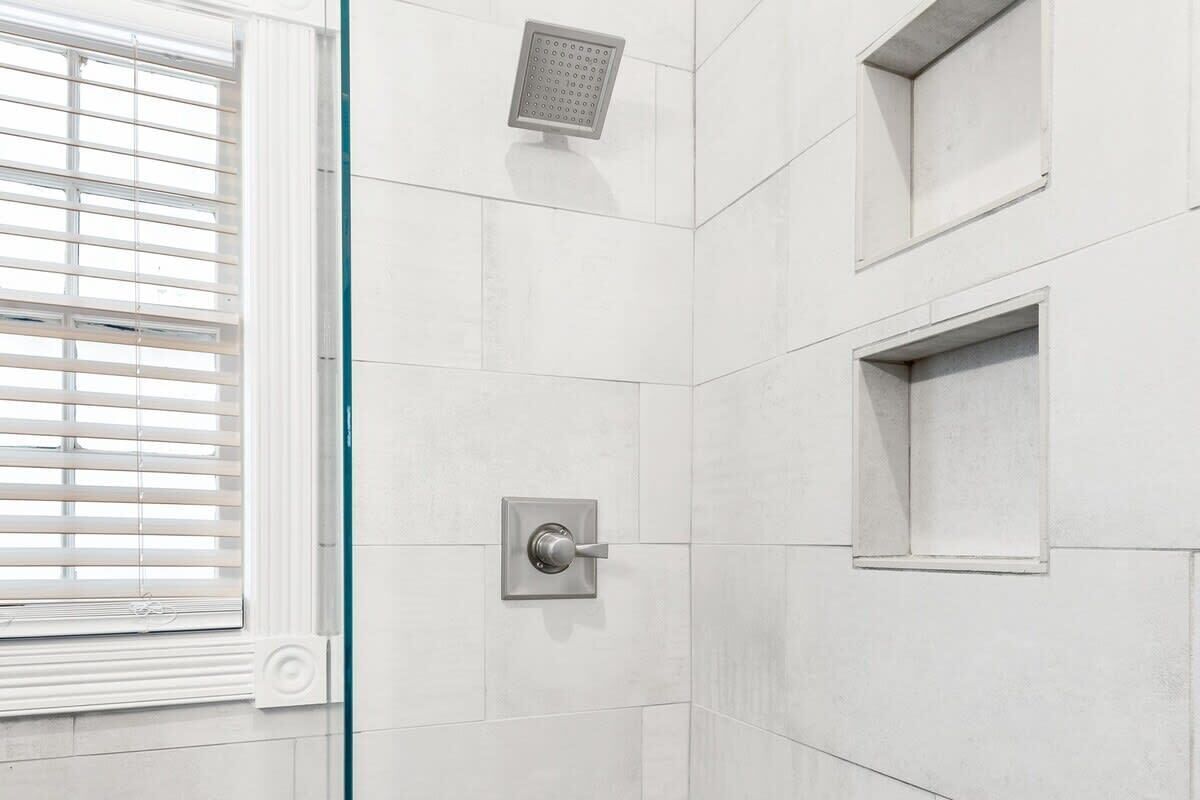 Bruser, hårtørrer, håndklæder