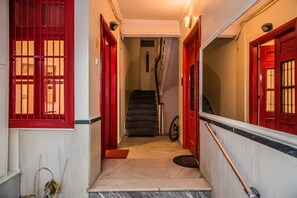 Property entrance - Lavender Apt by halu! Apartments (Thessaloniki)