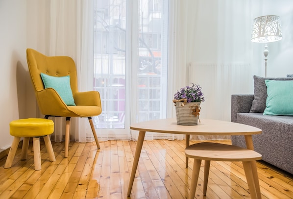 Apartment, 1 Bedroom | Living area
