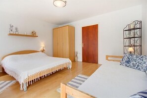 1 chambre, bureau, Wi-Fi gratuit, draps fournis