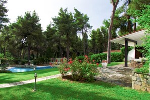 Garden - halu! Private Chic Villa w Pool (Kassandra)