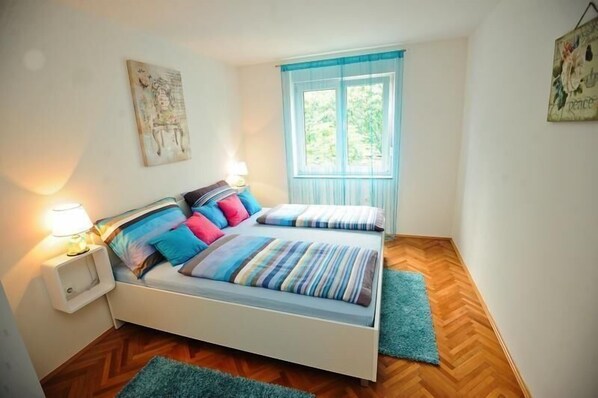 3 bedrooms, iron/ironing board, WiFi