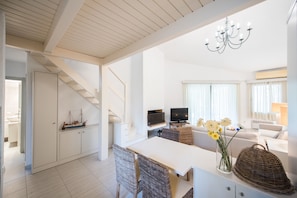 Villa, 2 Bedrooms | In-room dining