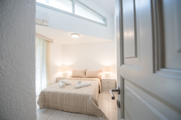 Villa, 2 Bedrooms | 2 bedrooms, desk, soundproofing, cribs/infant beds