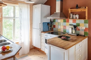 KylskÄp, mikrovÄgsugn, spishÀll och diskmaskin