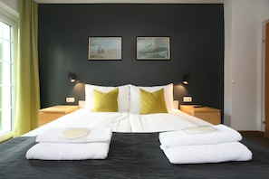 Kahden hengen perushuone (kaksi sänkyä) | Ilmainen Wi-Fi, vuodevaatteet