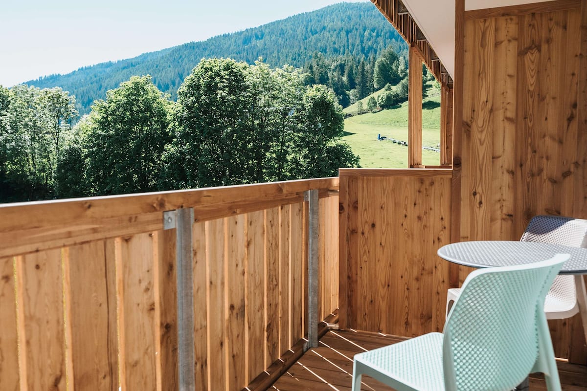 Chambre Standard Double ou avec lits jumeaux, accessible aux personnes à mobilité réduite | Vue de la chambre